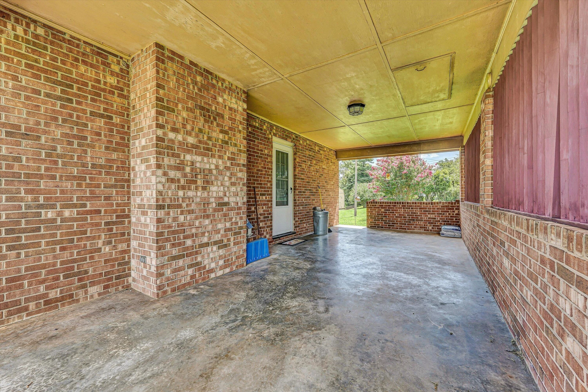 604 Aragona DR - Photo 4