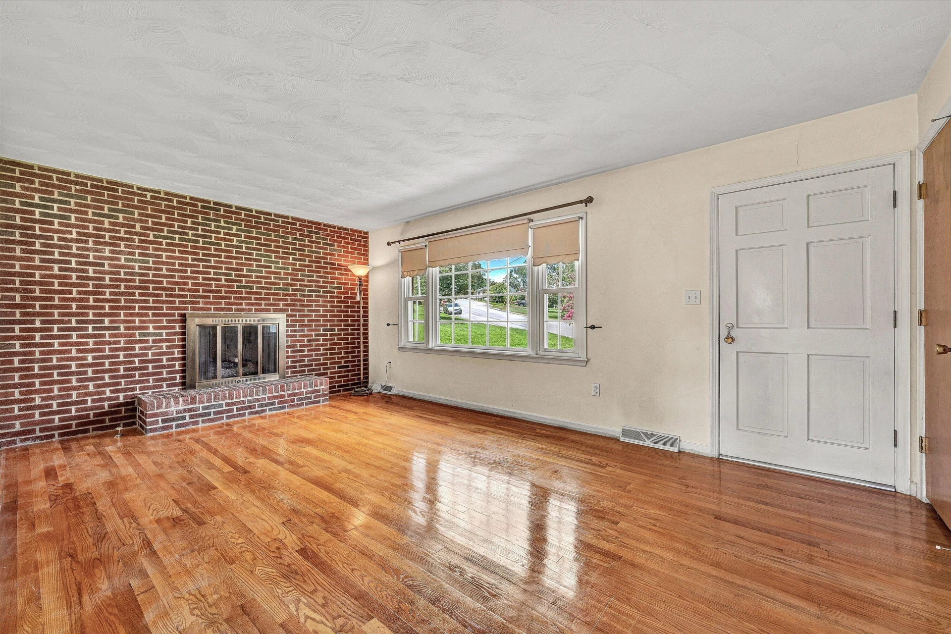 604 Aragona DR - Photo 7