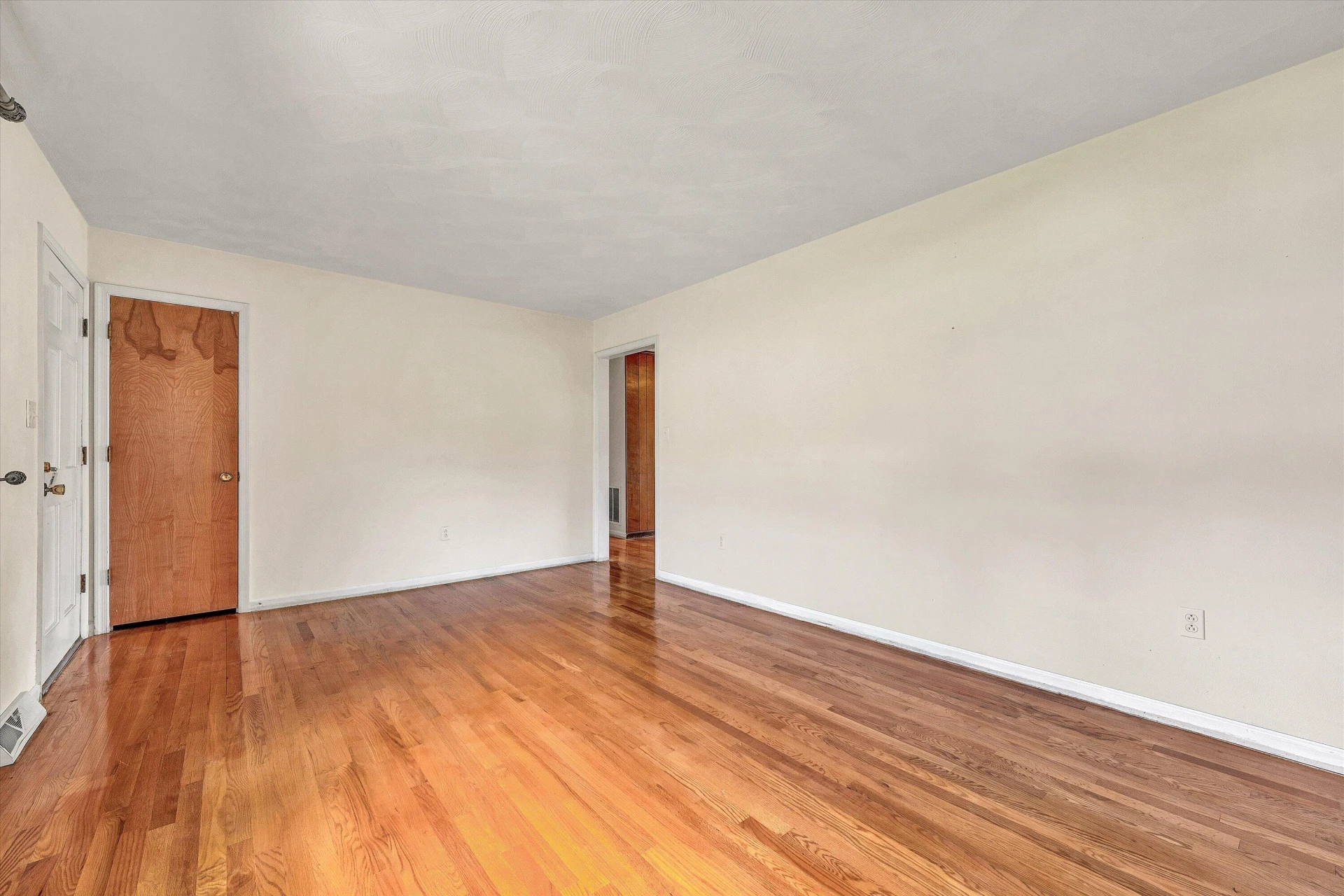 604 Aragona DR - Photo 8
