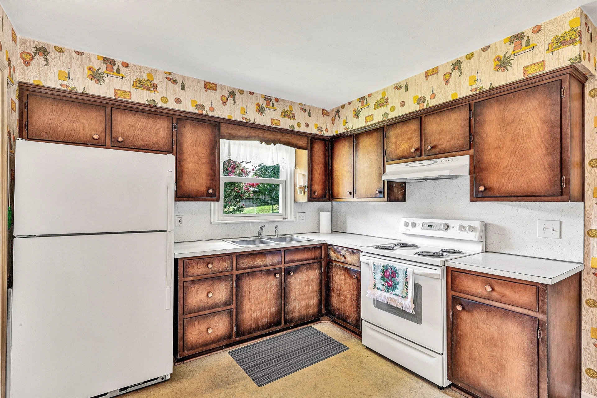 604 Aragona DR - Photo 10