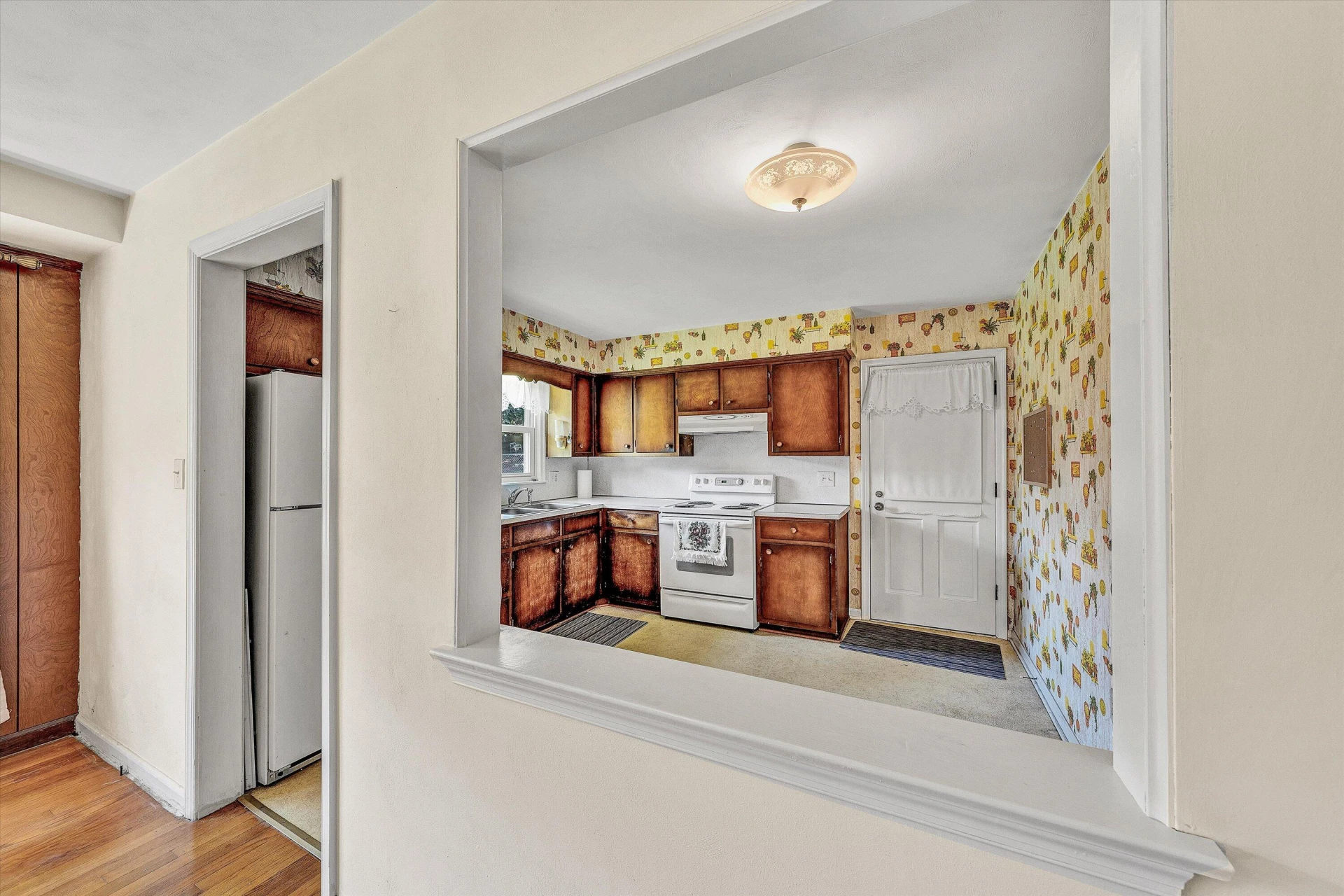 604 Aragona DR - Photo 12