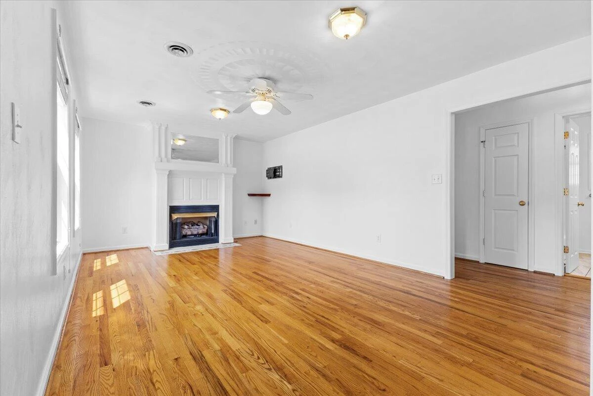 2956 Stonebridge CIR - Photo 3