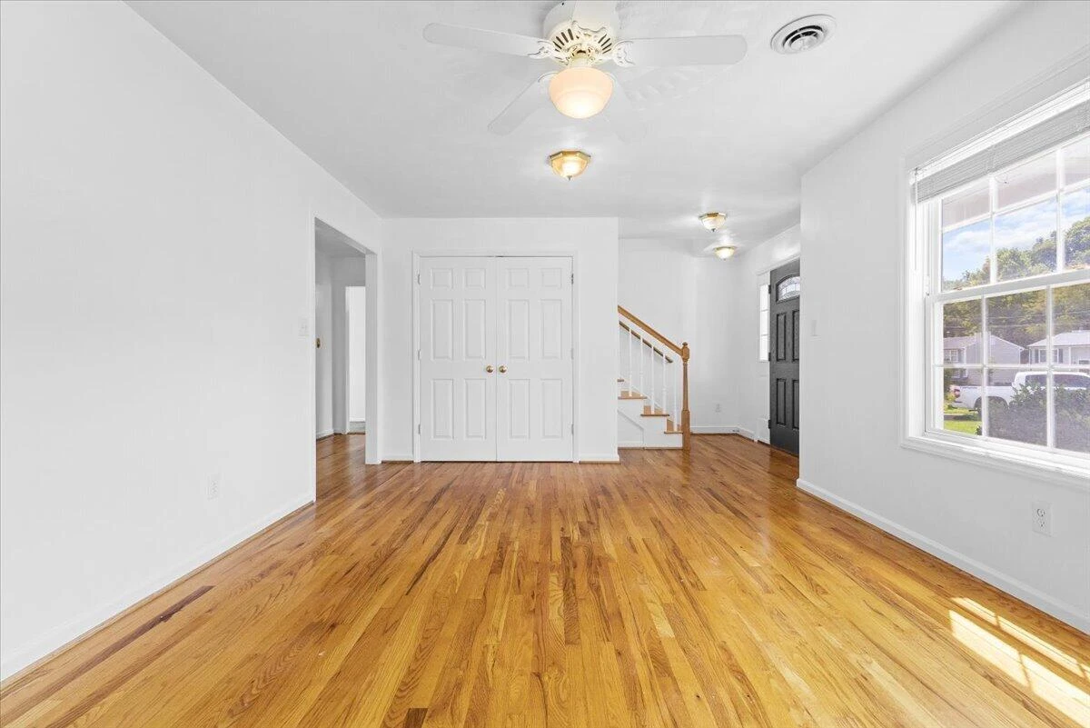 2956 Stonebridge CIR - Photo 4