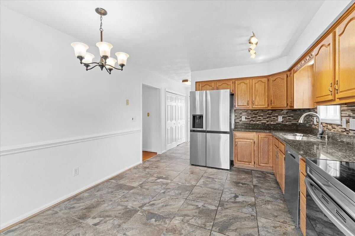 2956 Stonebridge CIR - Photo 7