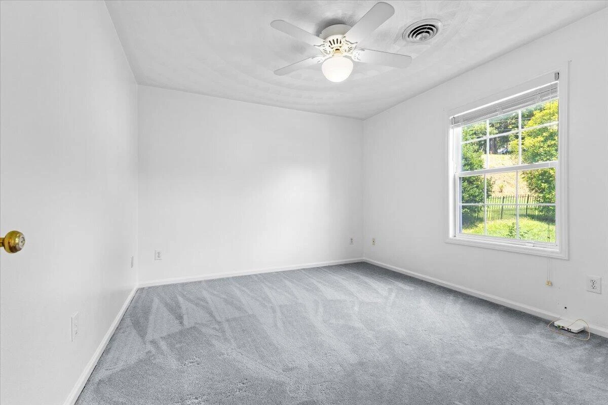 2956 Stonebridge CIR - Photo 9