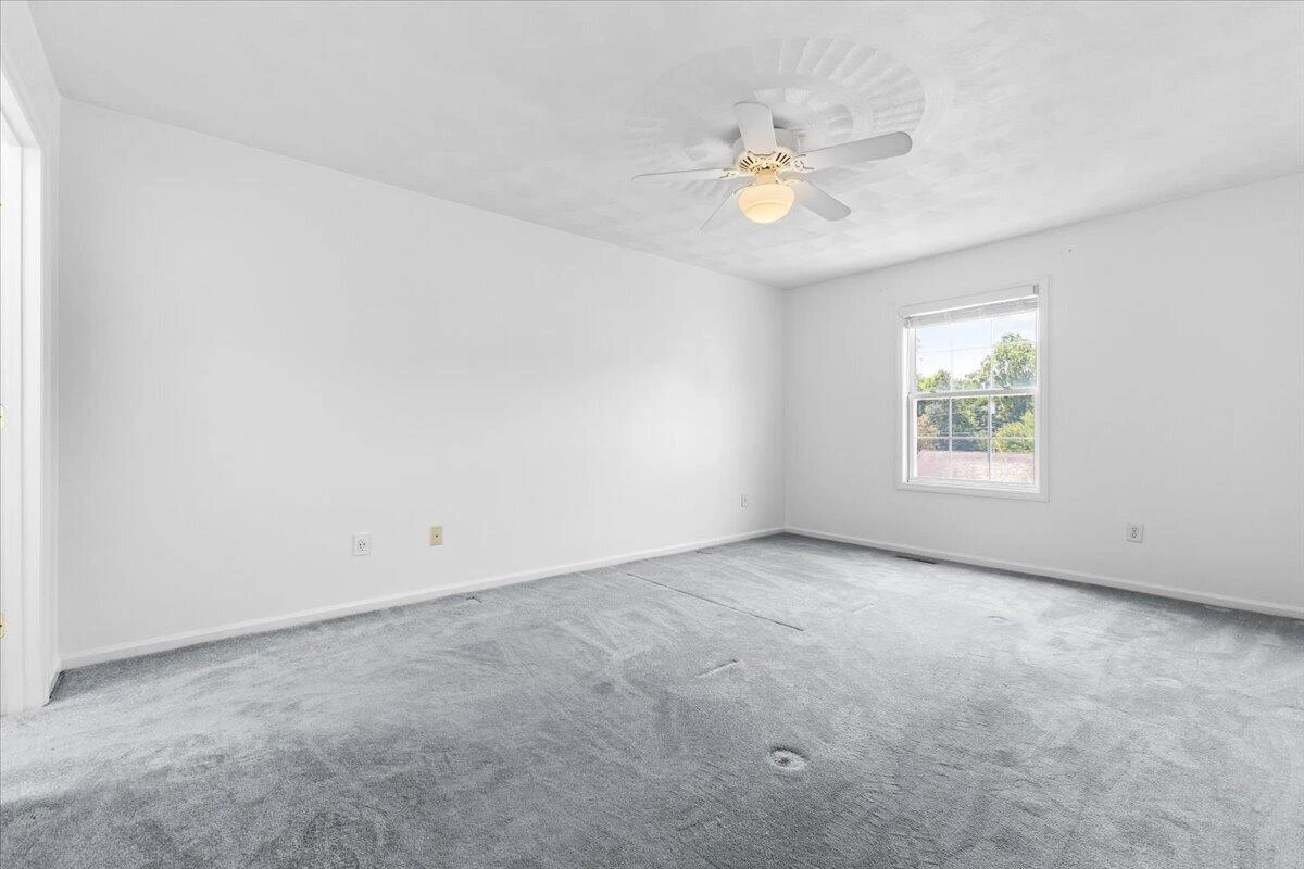 2956 Stonebridge CIR - Photo 18