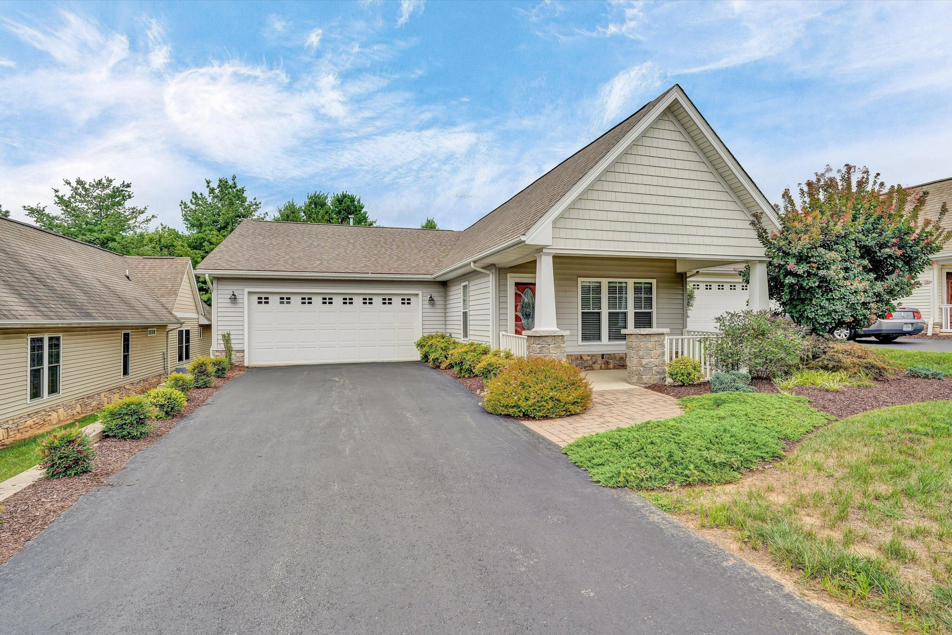 8110 Golden Oak LN - Photo 2