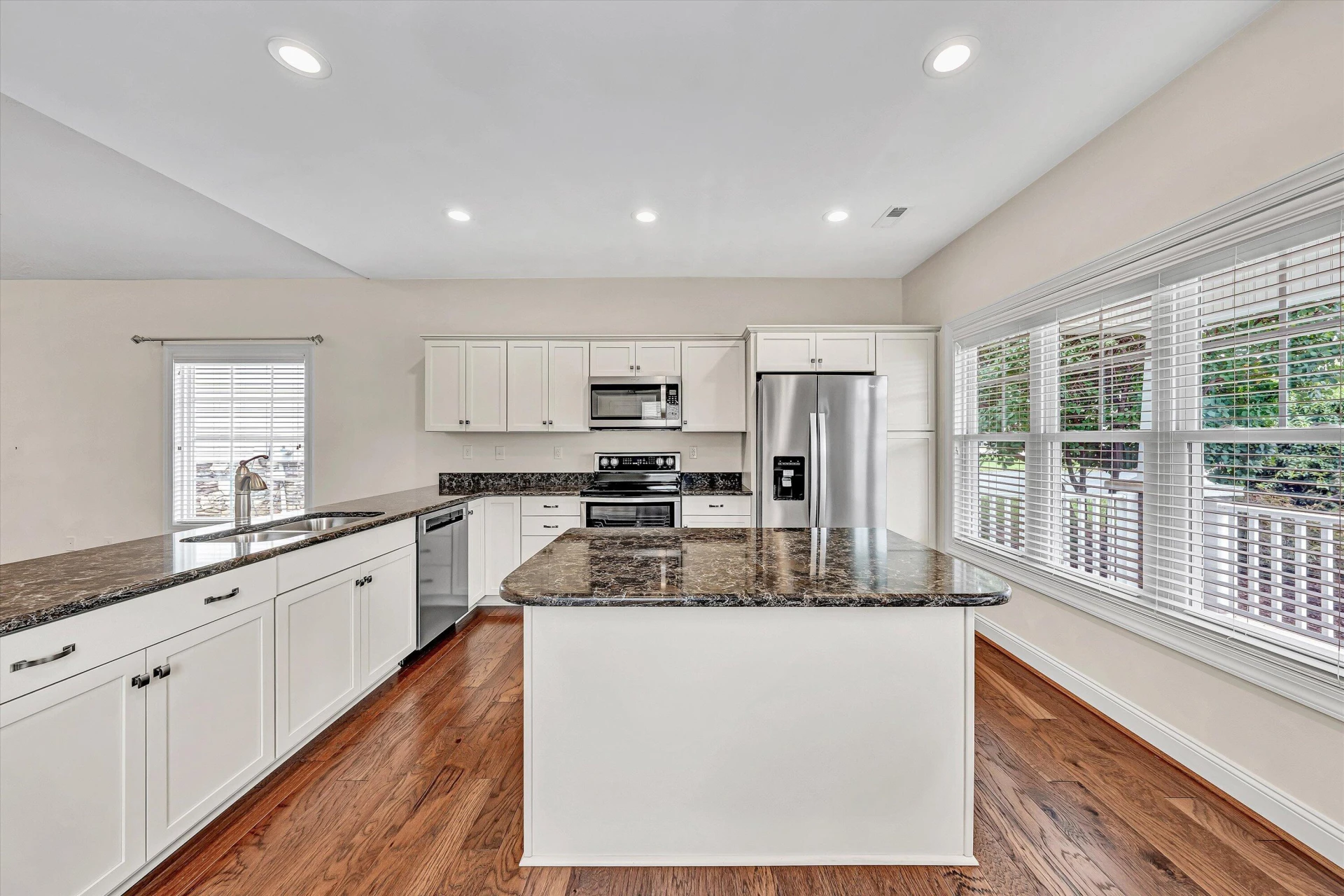 8110 Golden Oak LN - Photo 7