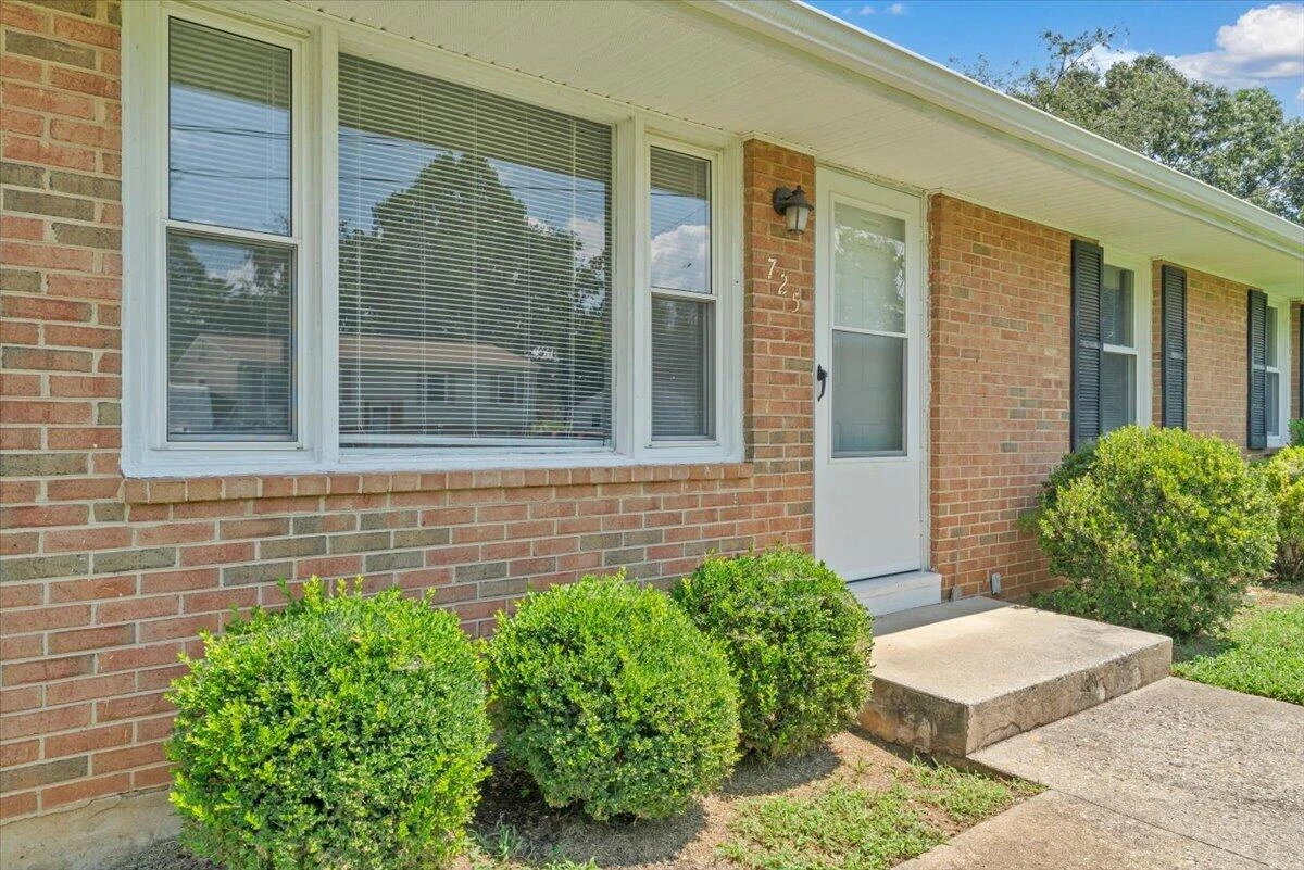 725 Ramada RD - Photo 3