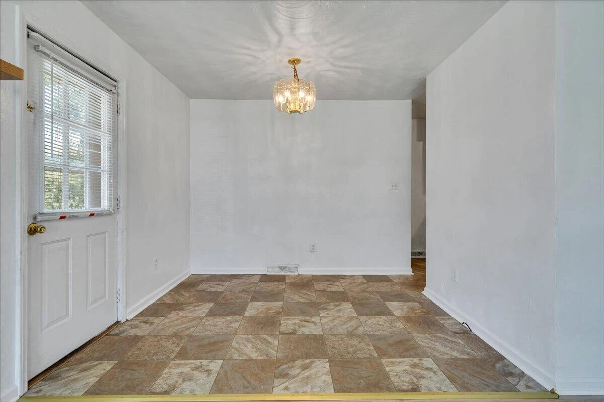 725 Ramada RD - Photo 8
