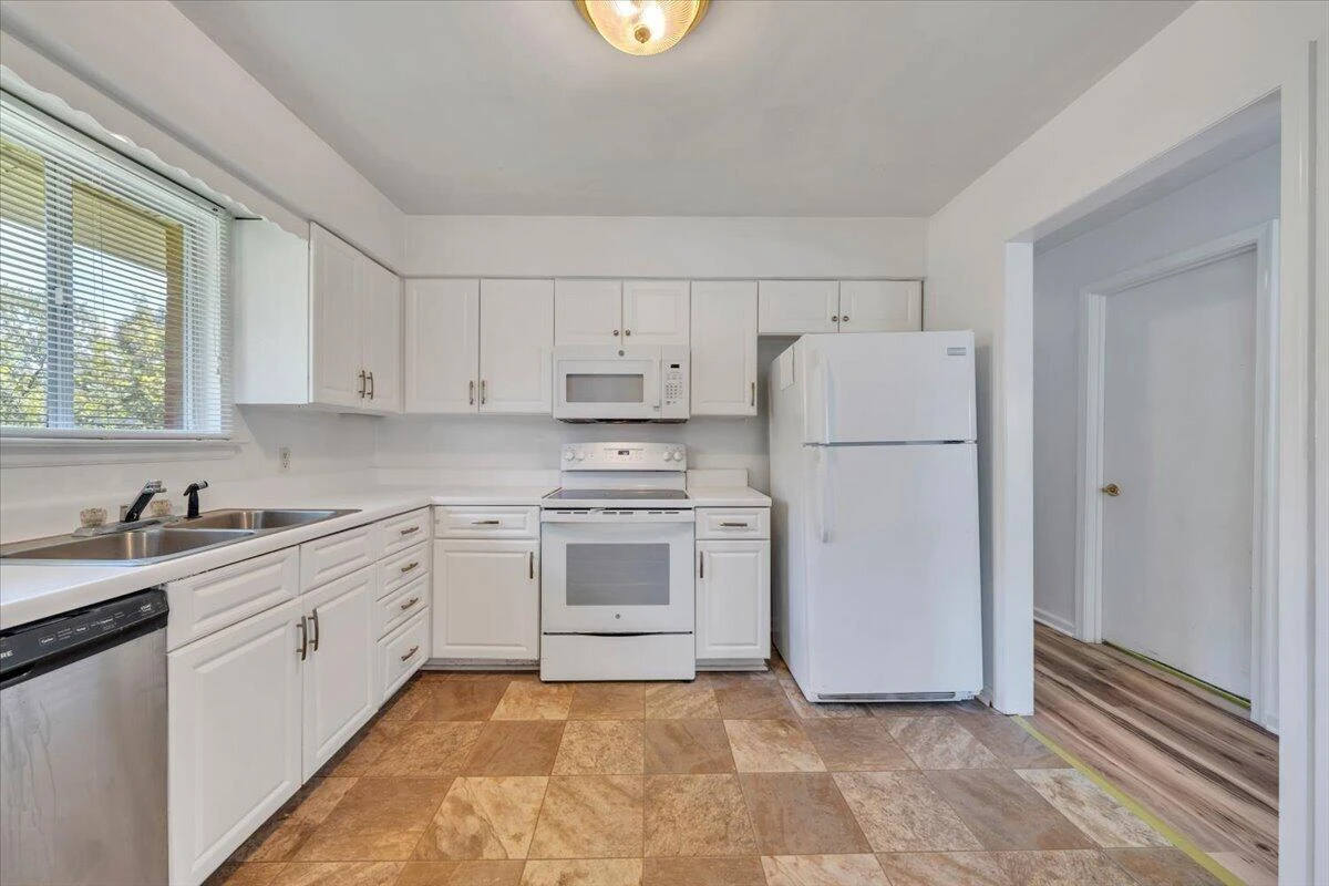 725 Ramada RD - Photo 11