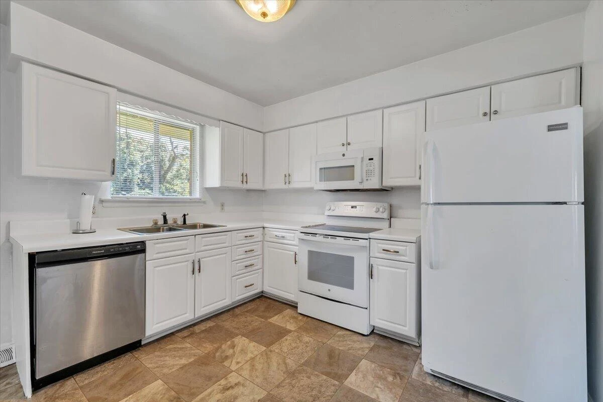 725 Ramada RD - Photo 12