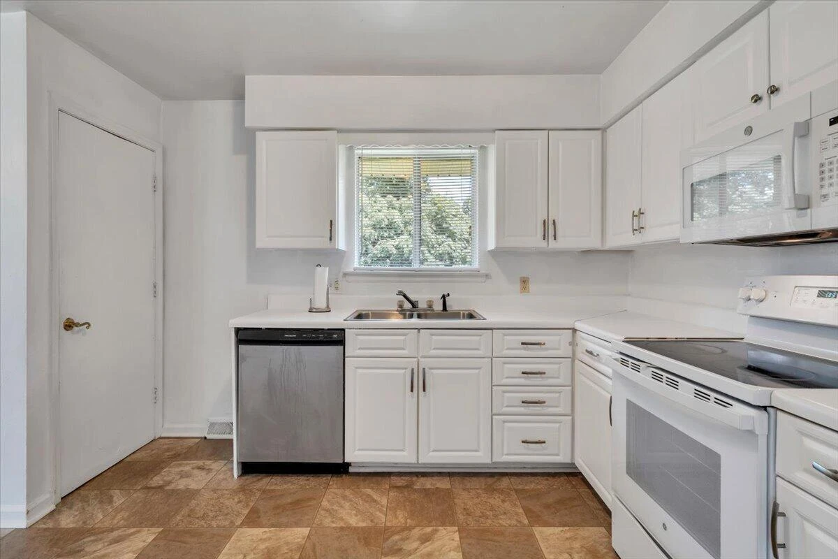 725 Ramada RD - Photo 13