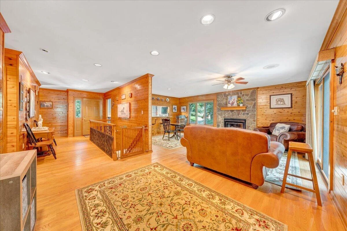 212 October CT - Photo 12