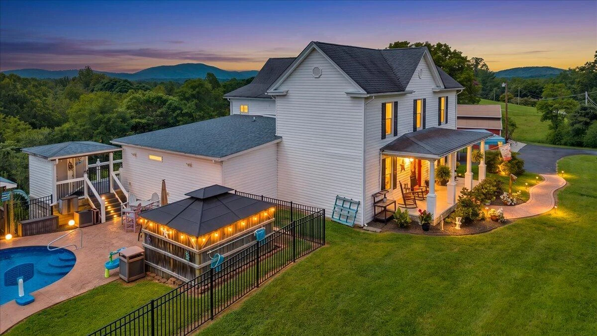 1150 Drewrys Hill RD