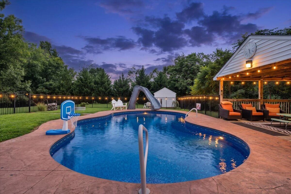 1150 Drewrys Hill RD - Photo 2