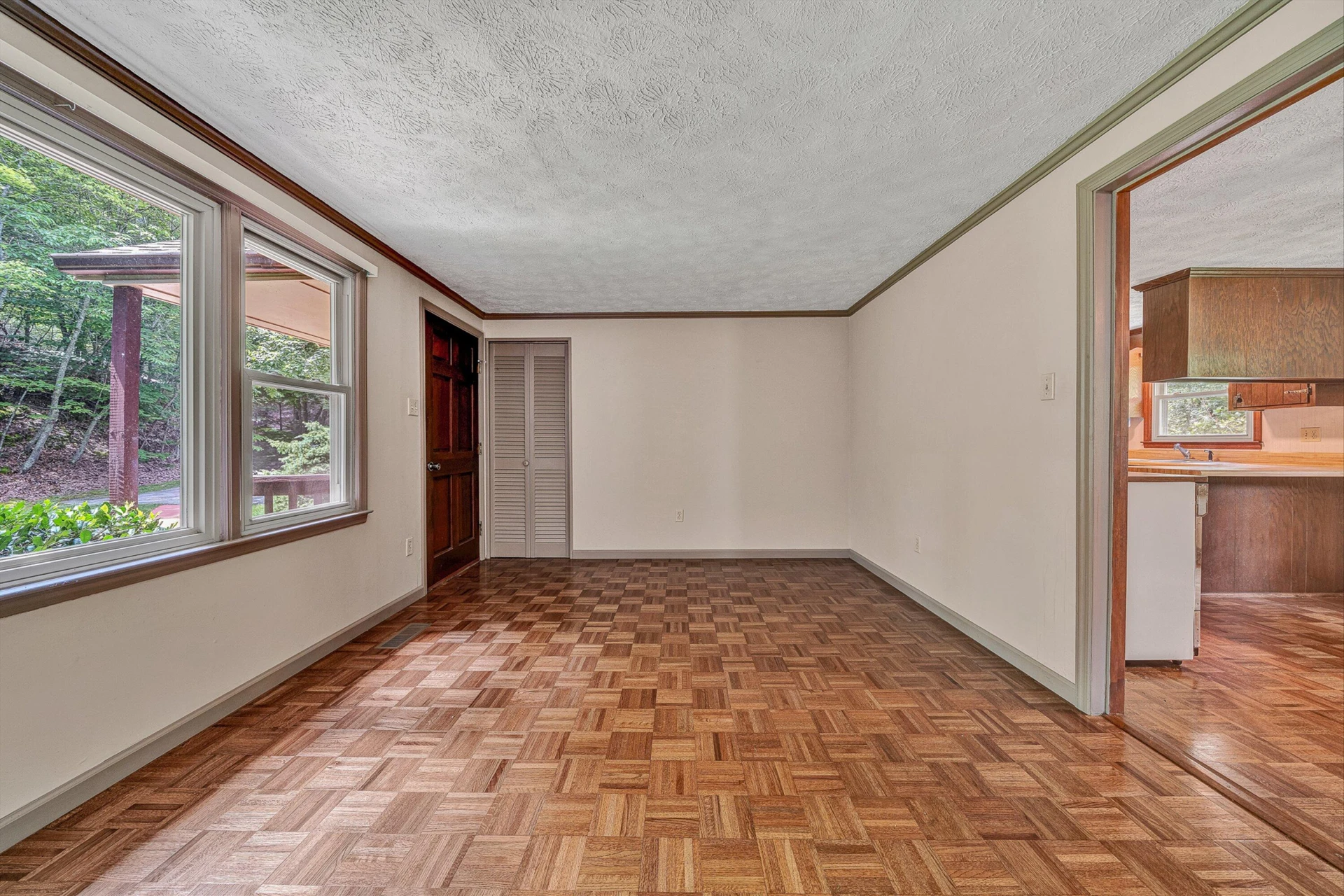 1005 Questor ST - Photo 2