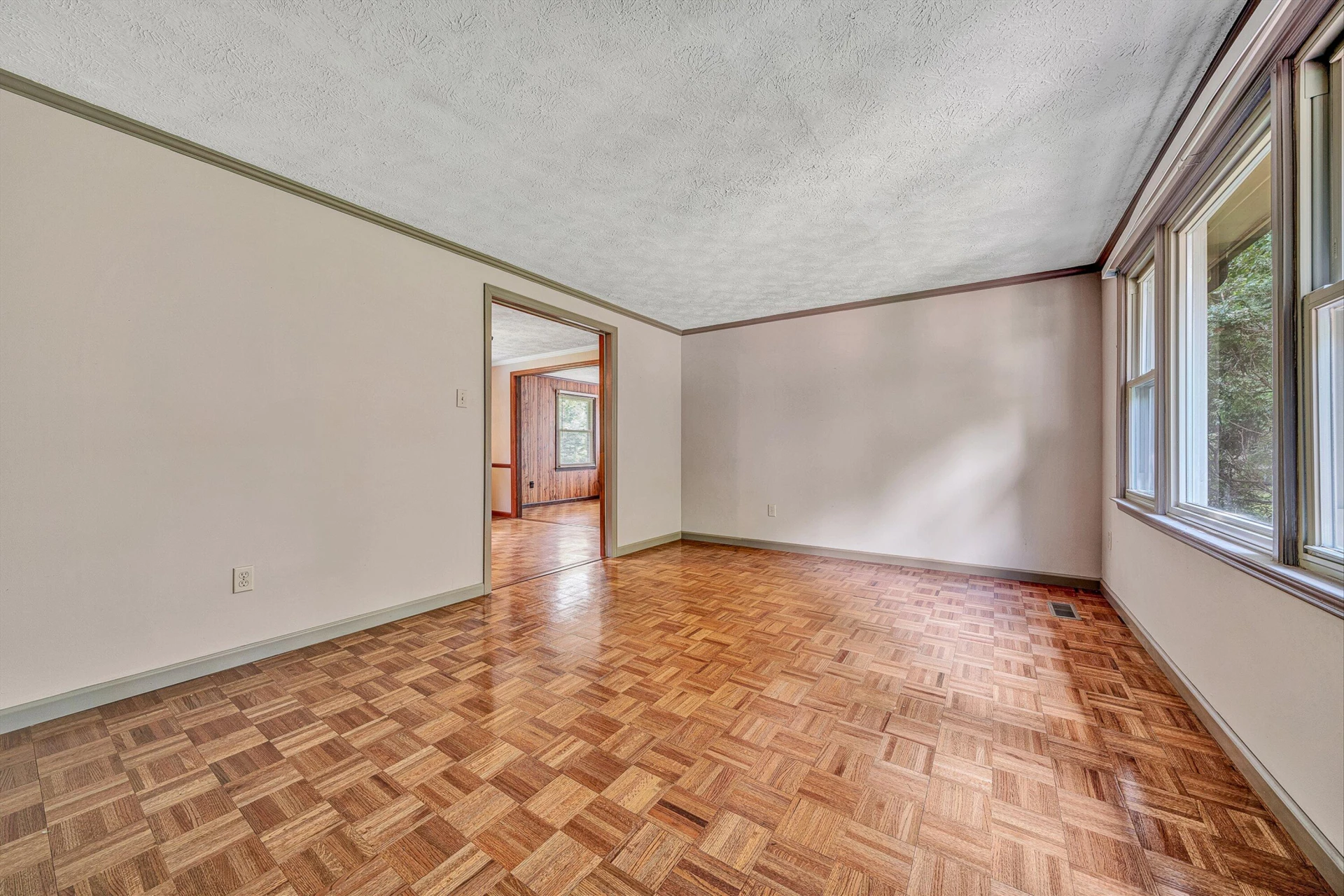 1005 Questor ST - Photo 3
