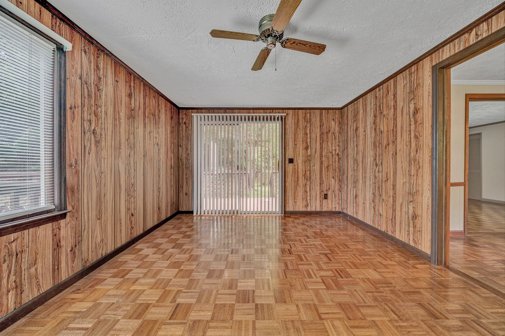 1005 Questor ST - Photo 6