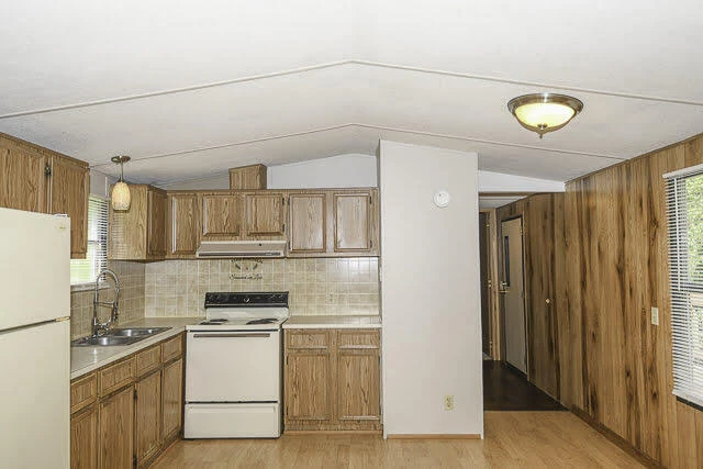 204 Bentwood DR - Photo 4