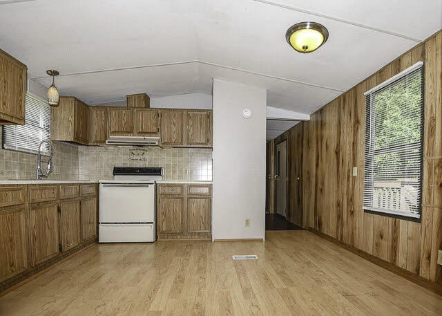 204 Bentwood DR - Photo 6