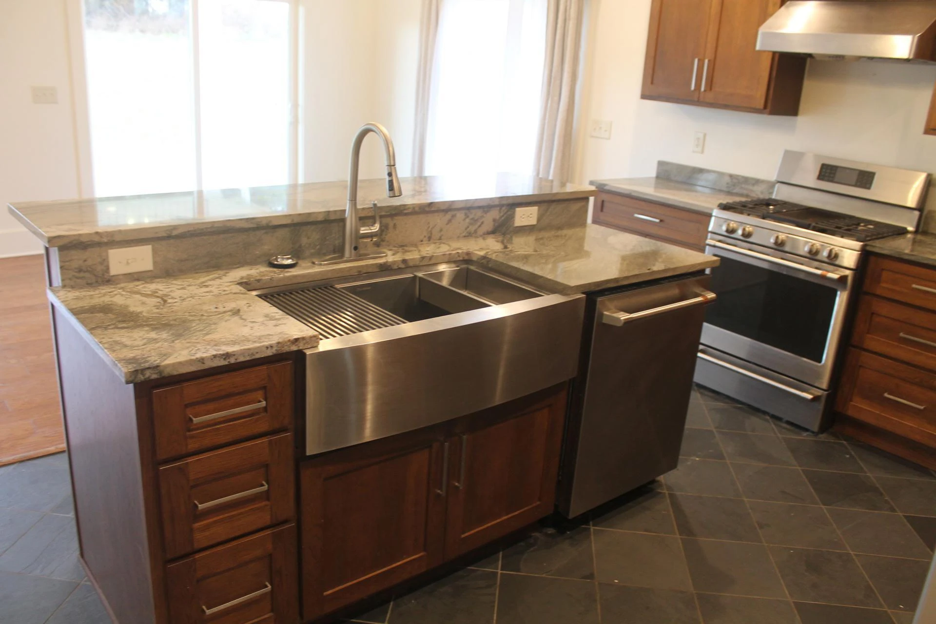 917 Stuart RD SE - Photo 11