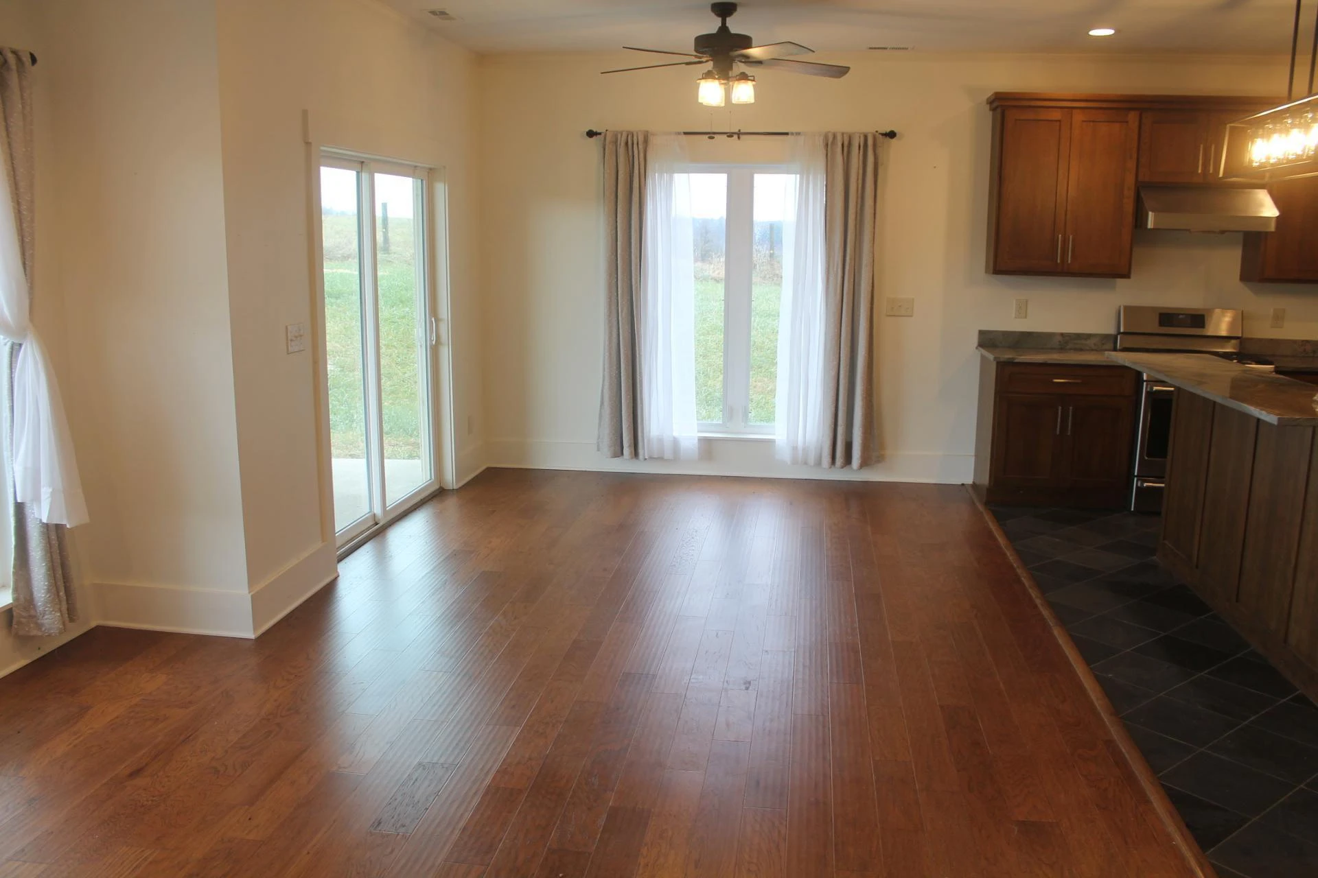 917 Stuart RD SE - Photo 13