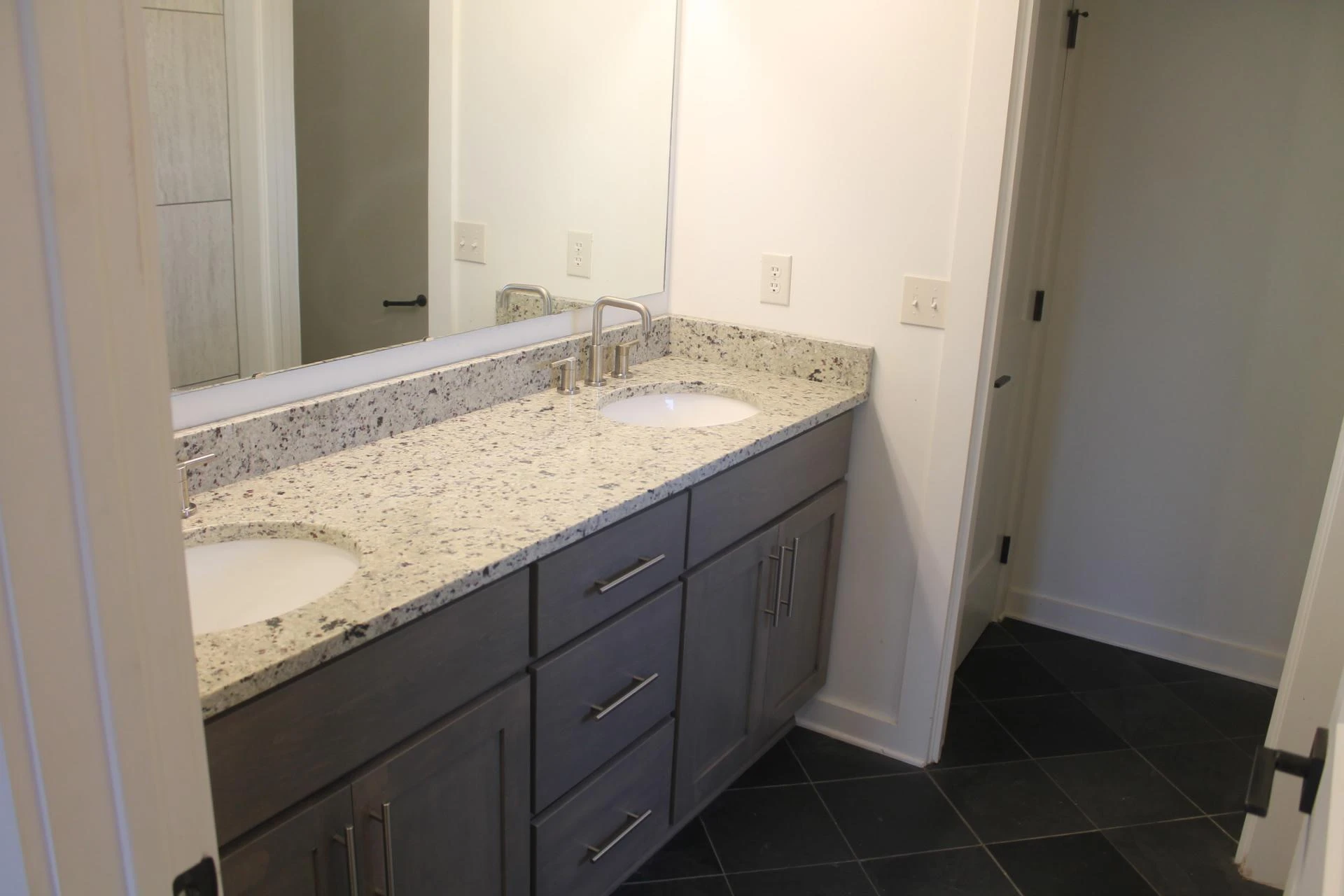917 Stuart RD SE - Photo 16