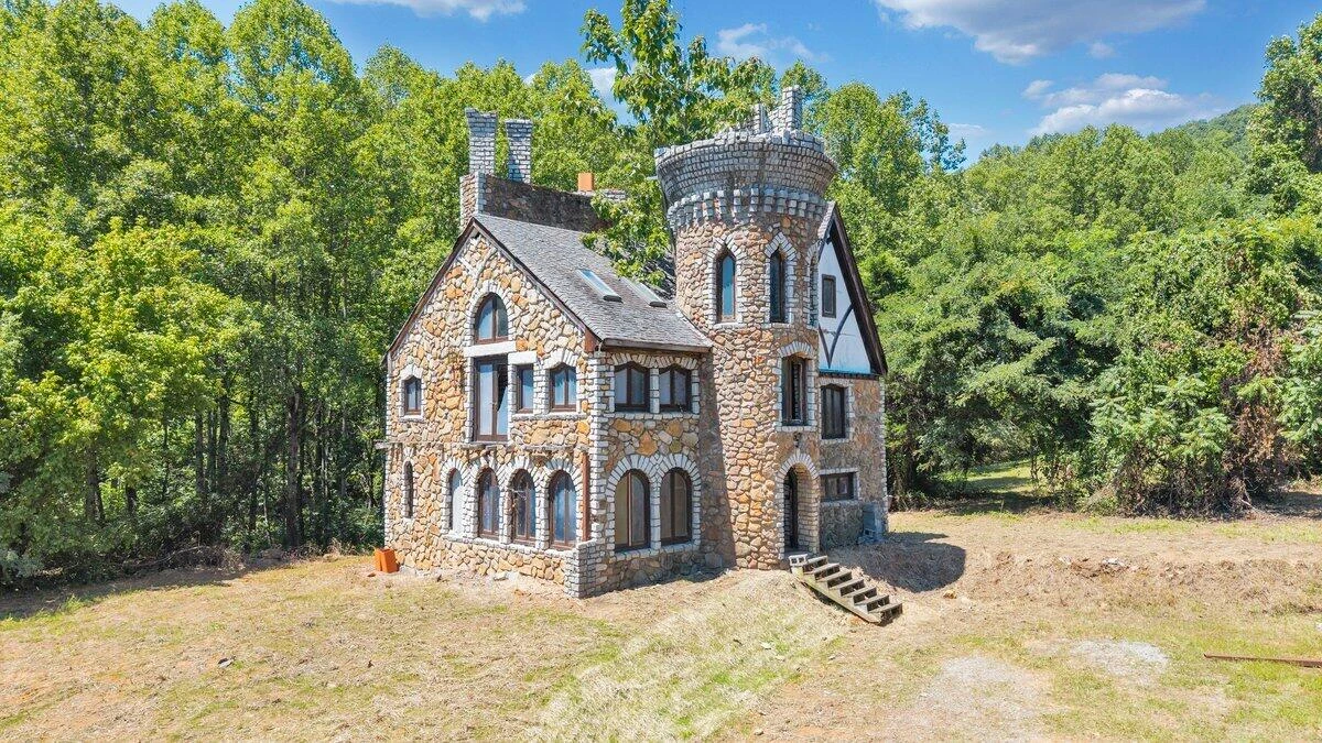 4077 Rocky Ford RD - Photo 2