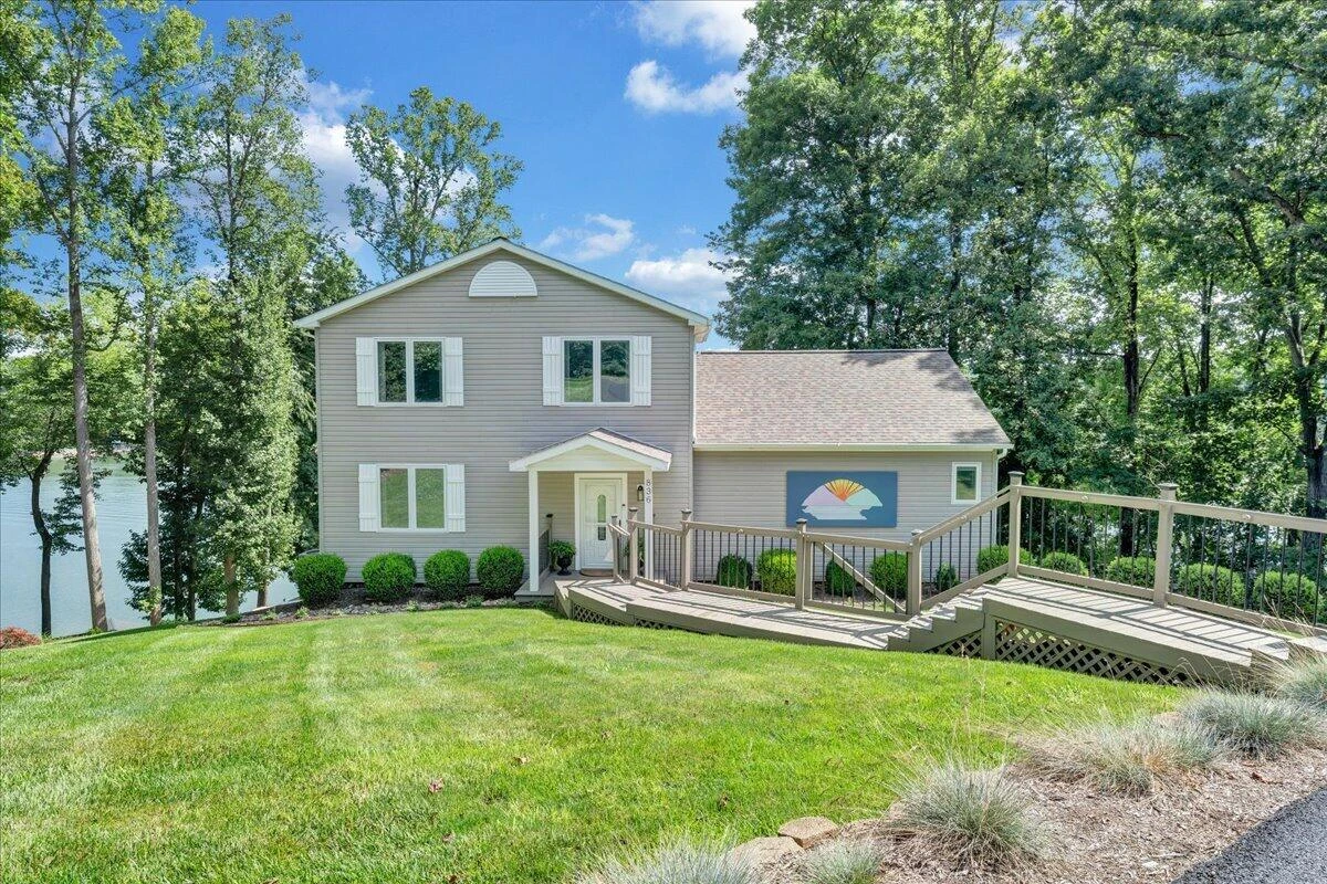 836 Long Island DR