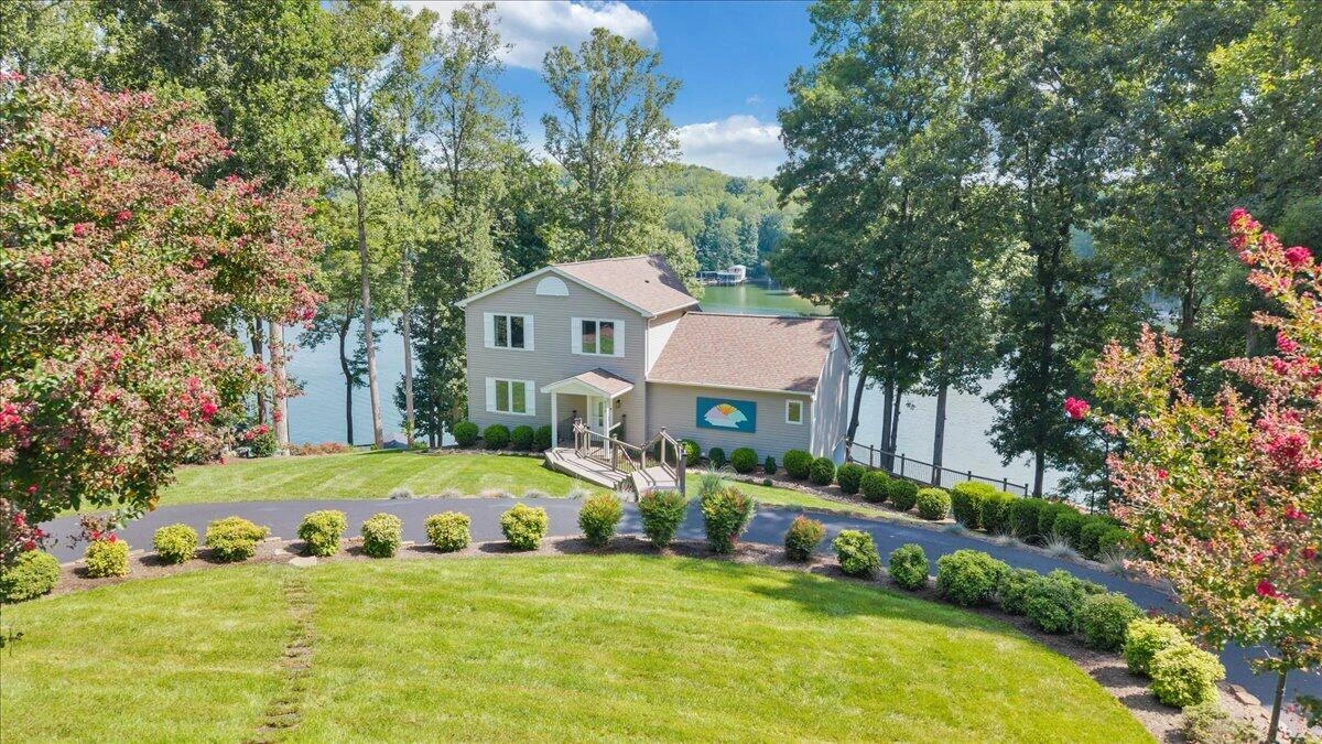 836 Long Island DR - Photo 2