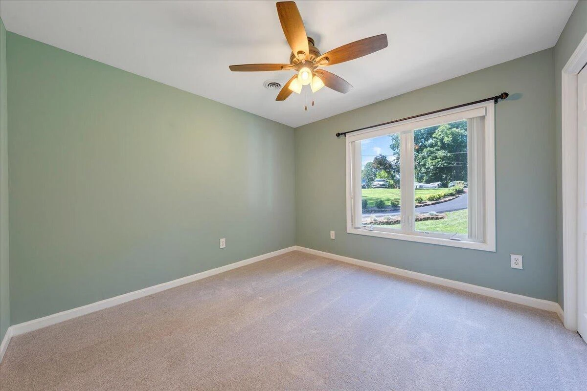 836 Long Island DR - Photo 27