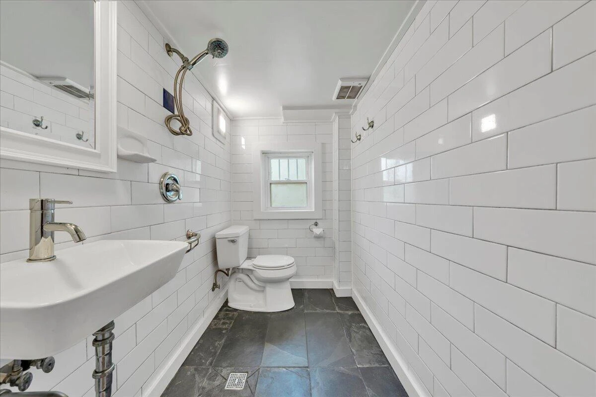6907 Dawnwood RD - Photo 13