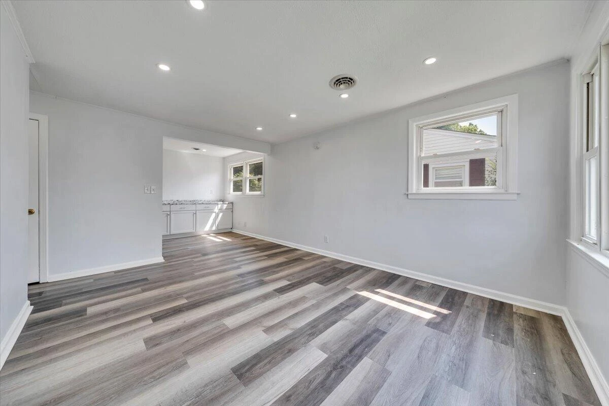 1427 Gilmer AVE NW - Photo 3