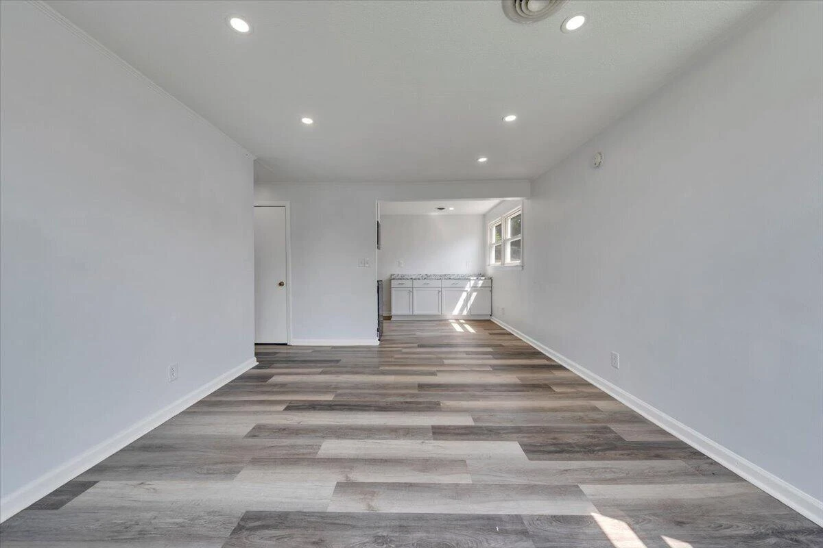 1427 Gilmer AVE NW - Photo 4