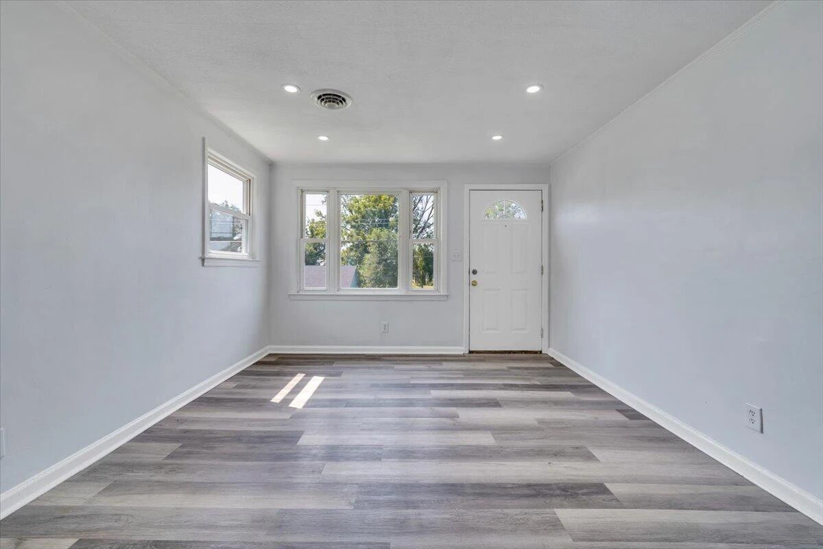 1427 Gilmer AVE NW - Photo 5