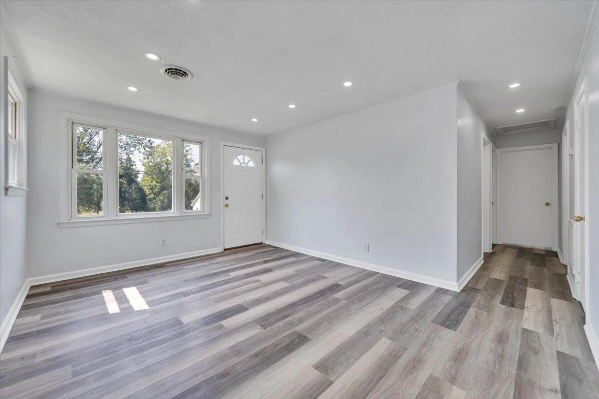 1427 Gilmer AVE NW - Photo 6