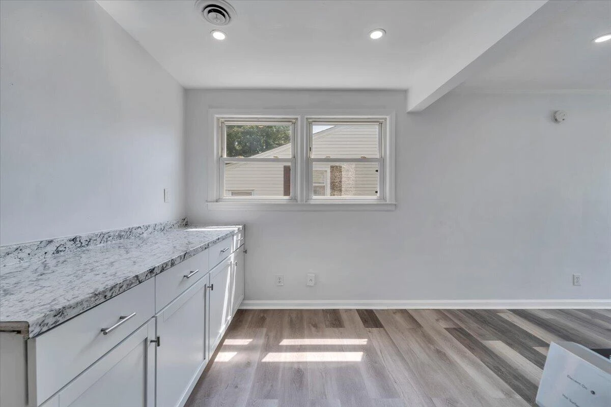 1427 Gilmer AVE NW - Photo 8