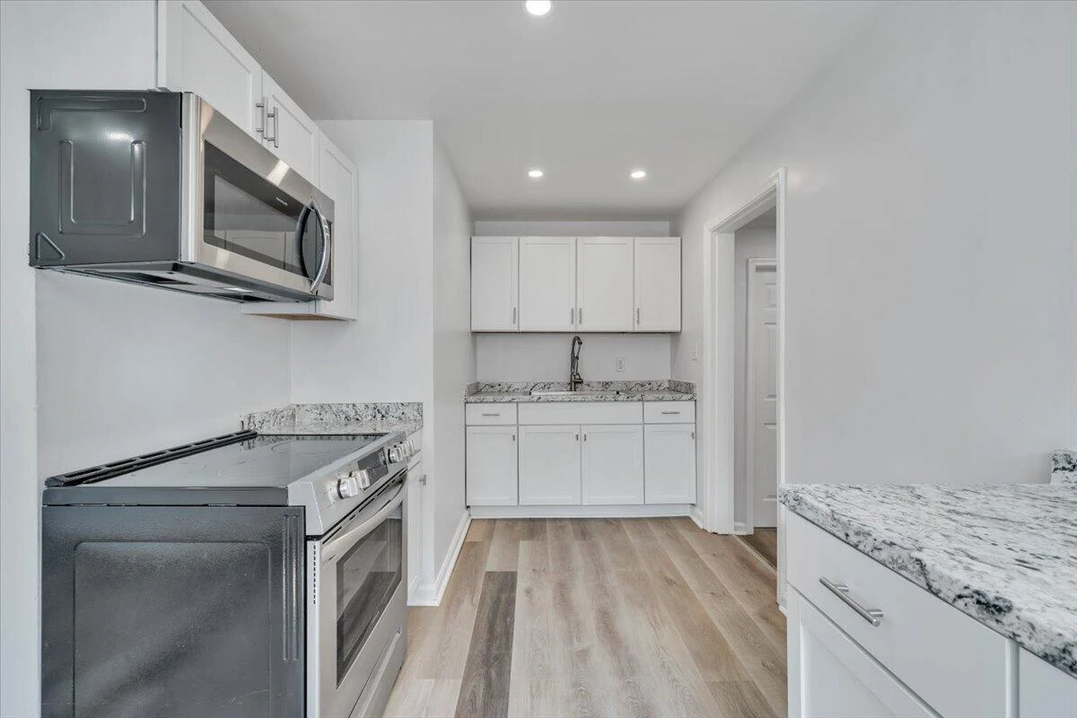 1427 Gilmer AVE NW - Photo 9