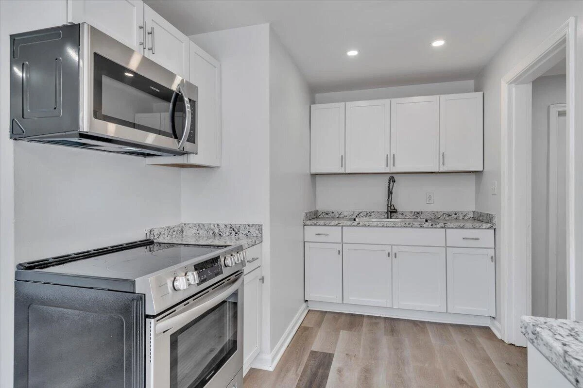 1427 Gilmer AVE NW - Photo 10