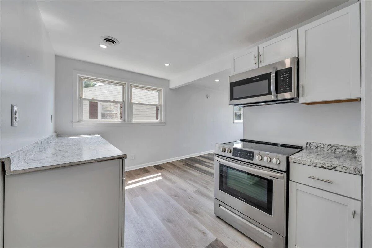 1427 Gilmer AVE NW - Photo 11