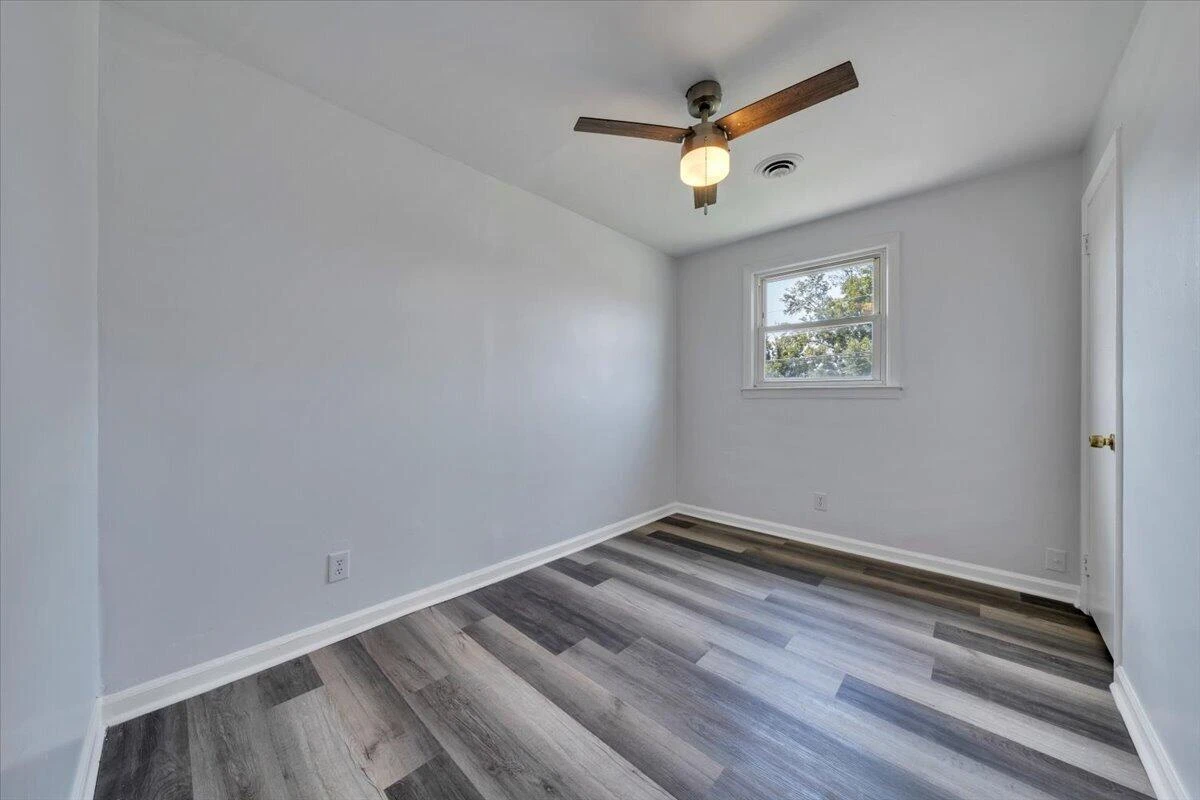 1427 Gilmer AVE NW - Photo 15
