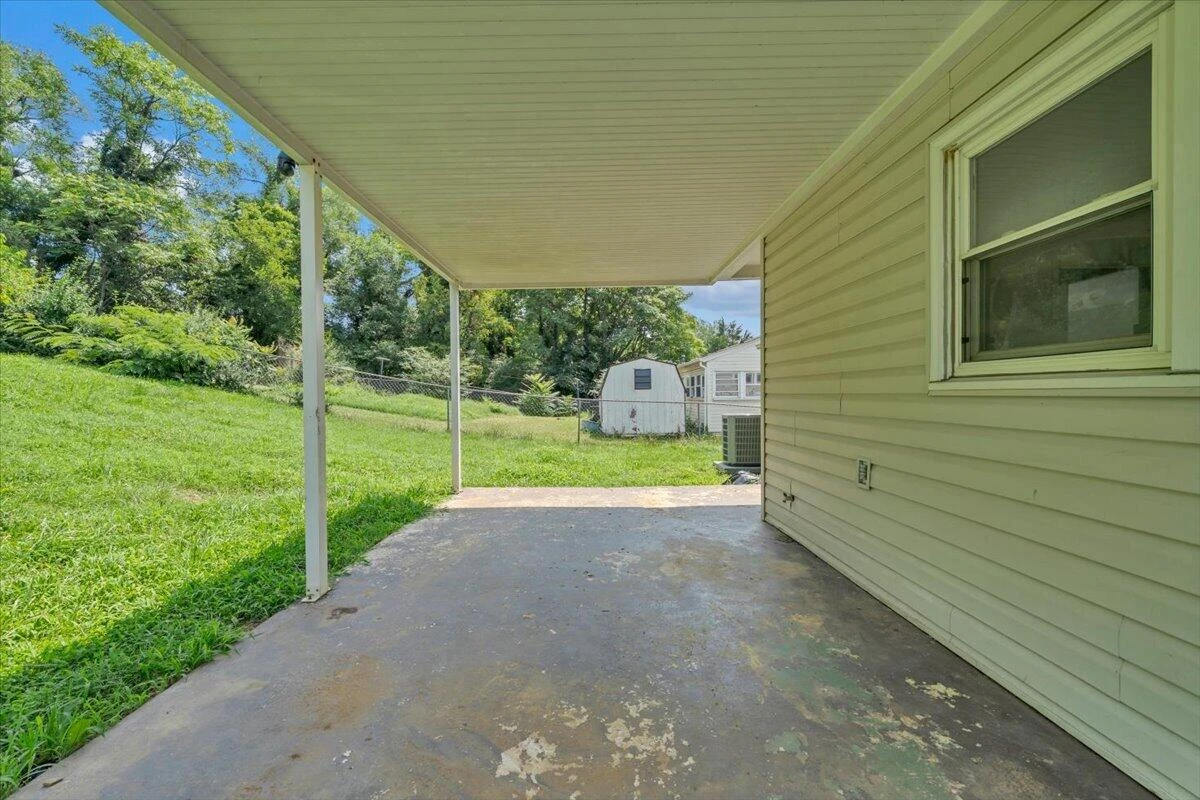1427 Gilmer AVE NW - Photo 20