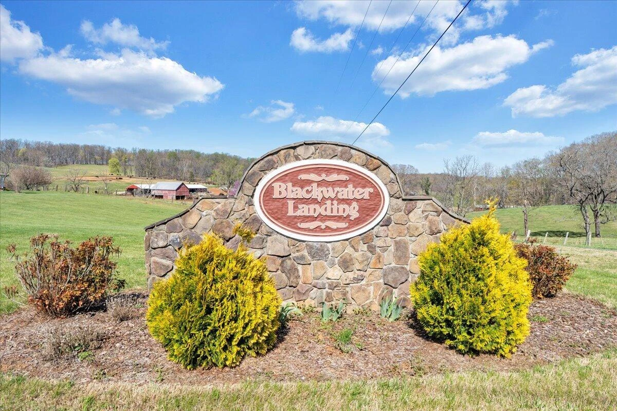 239 Blackwater Landing DR - Photo 71
