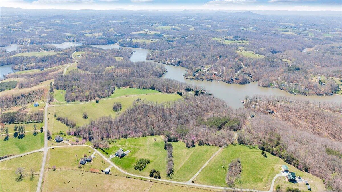 239 Blackwater Landing DR - Photo 80