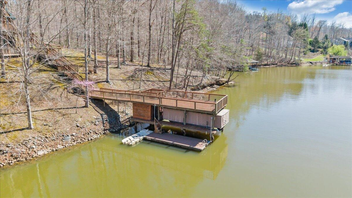 239 Blackwater Landing DR - Photo 102