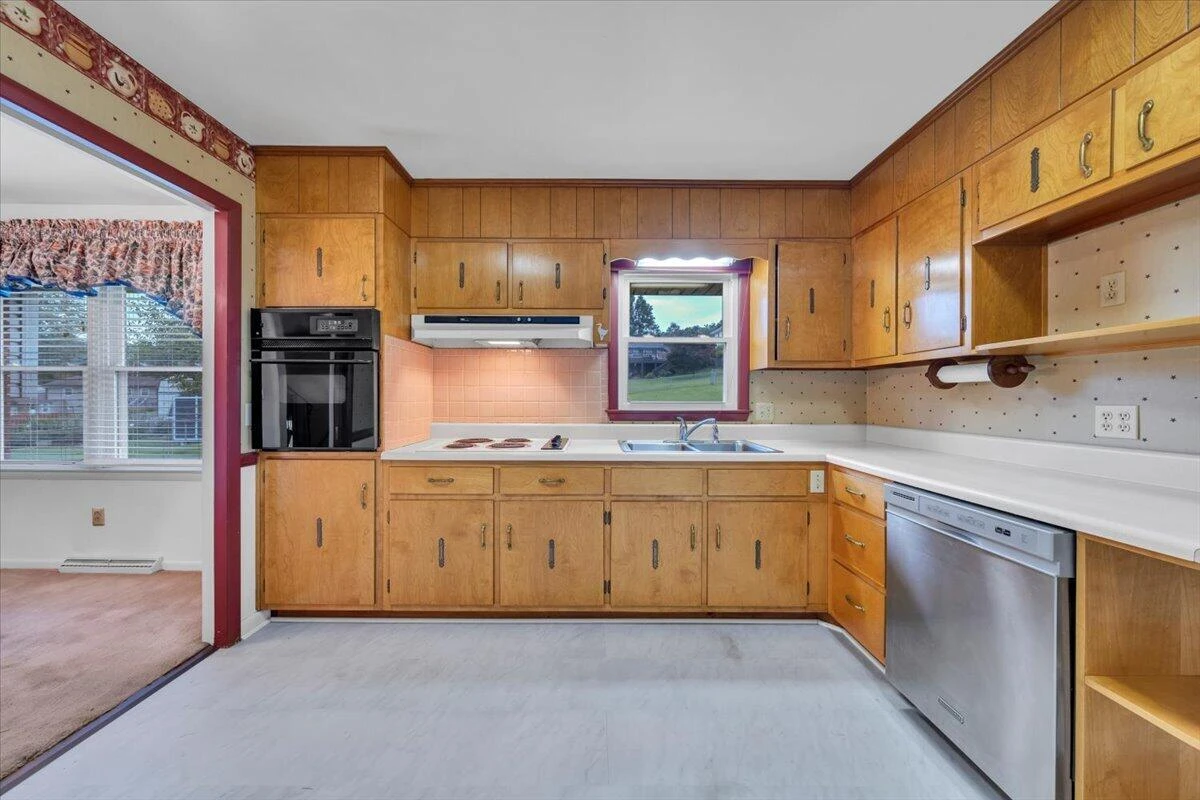 3917 Delavan ST - Photo 8