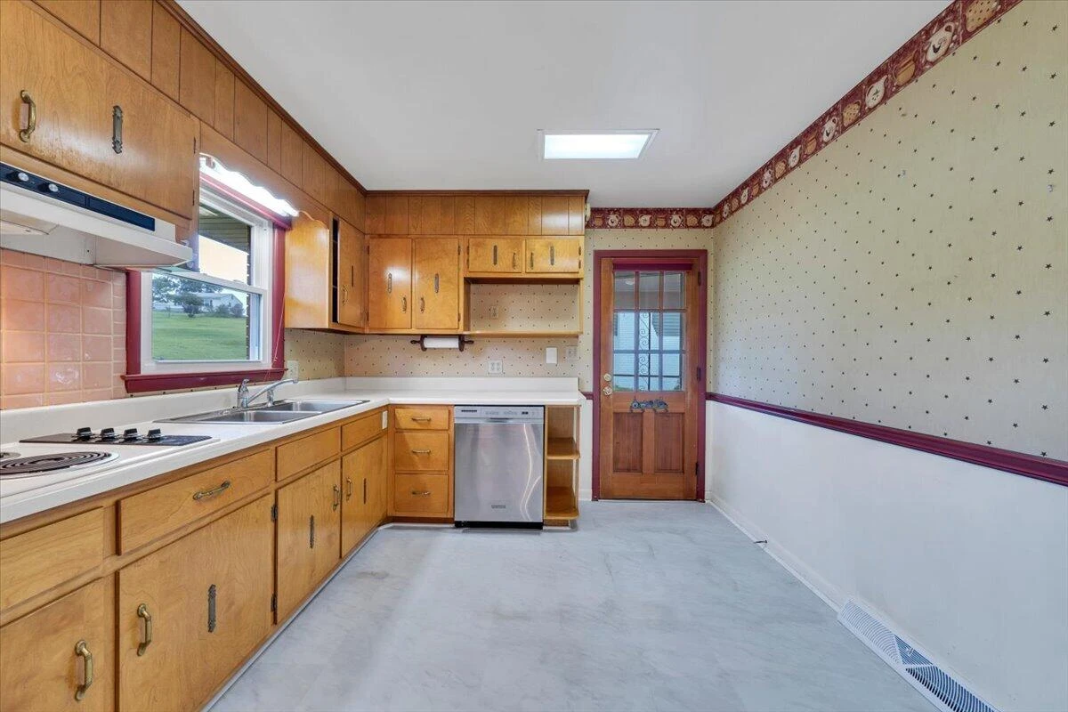 3917 Delavan ST - Photo 9