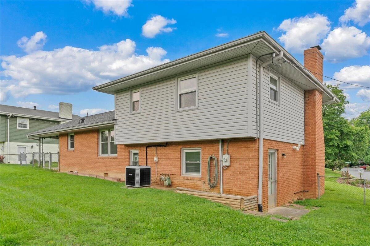 3917 Delavan ST - Photo 32