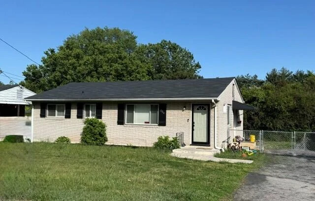 206 Nancy DR NW